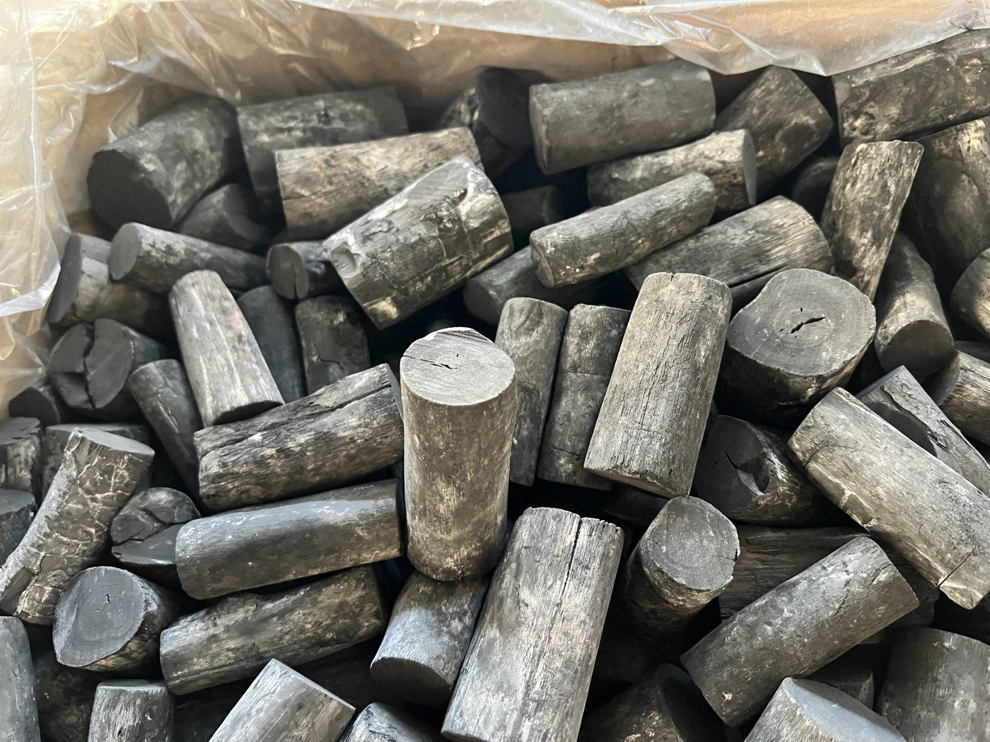 SOHI Vietnamese eucalyptus white charcoal, close-up appearance
