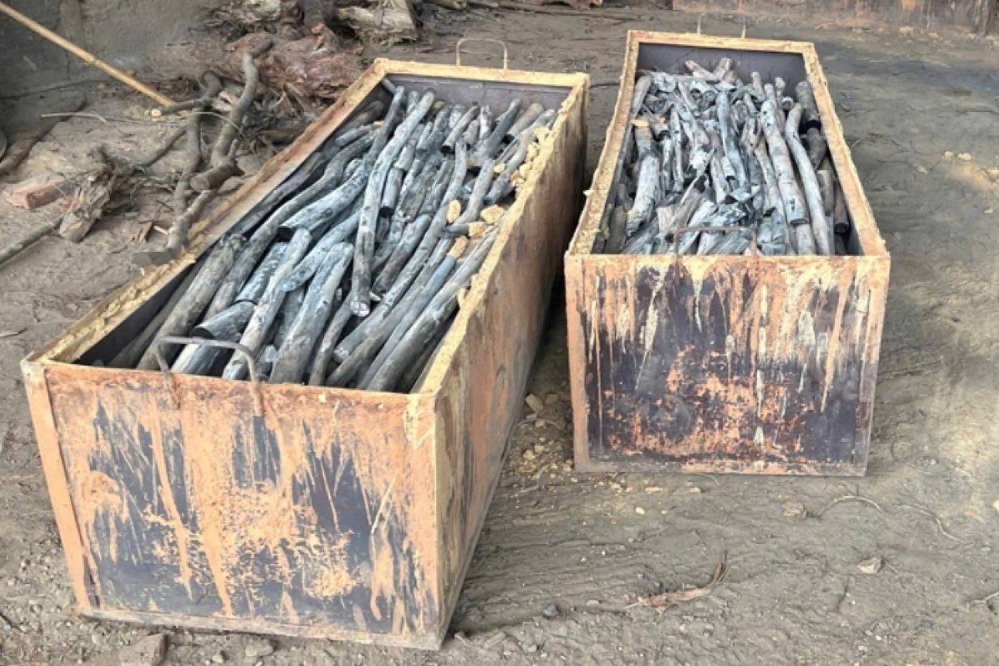 SOHI white charcoal, cooled sticks